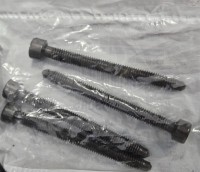 ruba M6x64mm mocujca pompowtryskiwacz Skoda kpl.